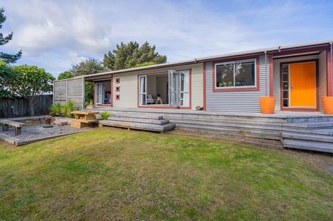 Photo of property in 52 Rutherford Drive, Waikanae Beach, Waikanae, 5036