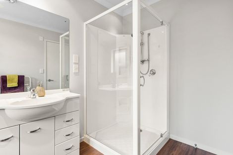 Photo of property in 92 Willowview Drive, Redwood, Christchurch, 8051