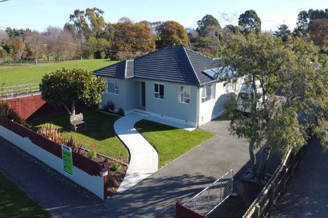 Photo of property in 74 Awamoa Road, Holmes Hill, Oamaru, 9401