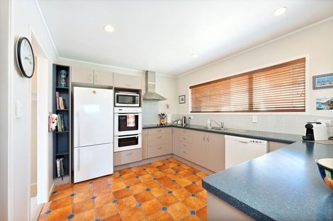 Photo of property in 34 Catalina Crescent, Forrest Hill, Auckland, 0620