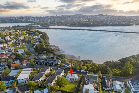 Photo of property in 122 Paritai Drive, Orakei, Auckland, 1071