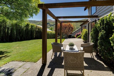 Photo of property in 6 Chartres Lane, Arrowtown, 9302