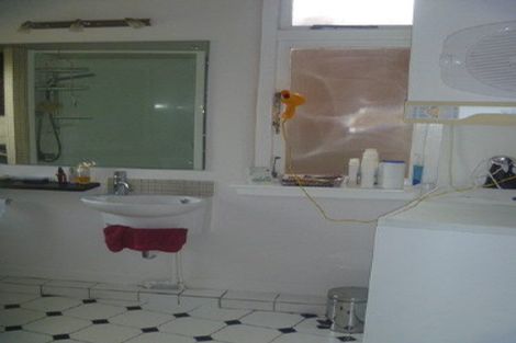 Photo of property in Hobson Flats, 2/1 Hobson Street, Pipitea, Wellington, 6011