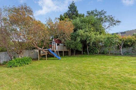 Photo of property in 68 Kiwi Crescent, Tawa, Wellington, 5028