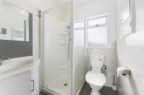 Photo of property in 3181 Great North Road, New Lynn, Auckland, 0600