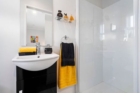 Photo of property in 18 Kevale Place, Manurewa, Auckland, 2102