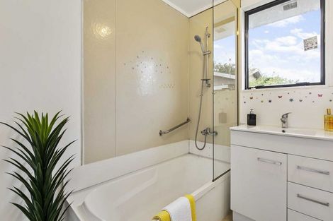 Photo of property in 2/61 Redcrest Avenue, Red Hill, Papakura, 2110