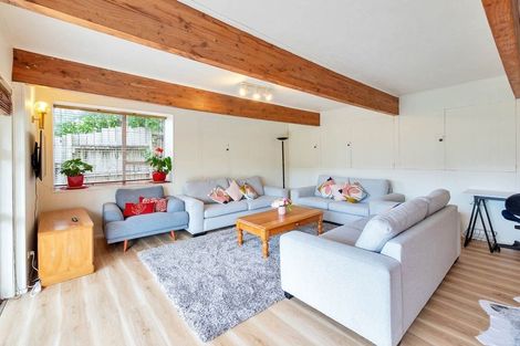 Photo of property in 16 Sequoia Place, Sunnynook, Auckland, 0620