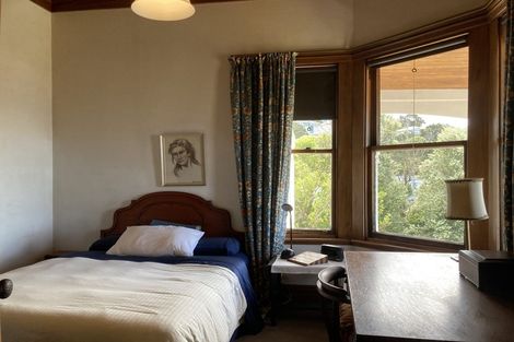 Photo of property in 28 Apuka Street, Brooklyn, Wellington, 6021