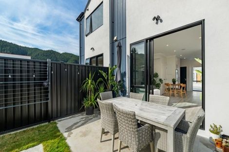 Photo of property in 5 Gloaming Lane, Wallaceville, Upper Hutt, 5018