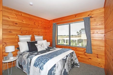 Photo of property in 41 Clarks Beach Road, Clarks Beach, 2122