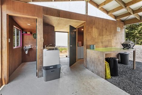 Photo of property in 241a Hailes Road, Whananaki, 0181