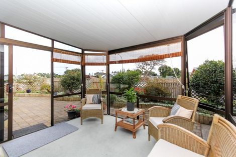 Photo of property in 68 Waiwaka Terrace, Strandon, New Plymouth, 4312