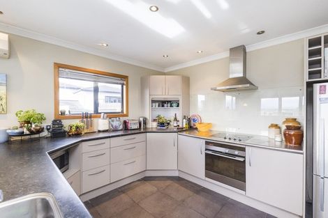 Photo of property in 56 Ruapehu Drive, Fitzherbert, Palmerston North, 4410