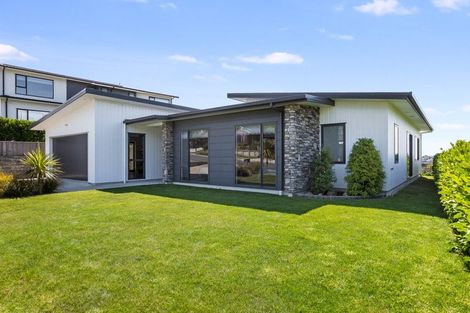 Photo of property in 20 Waitaria Terrace, Aotea, Porirua, 5024