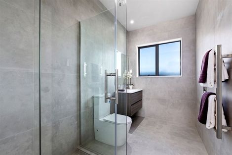 Photo of property in 18 Gilbransen Road, Kumeu, 0810