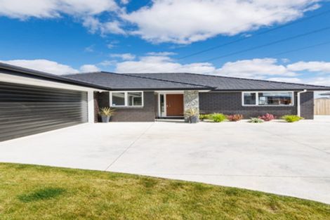 Photo of property in 47 Atlantic Drive, Fitzherbert, Palmerston North, 4410