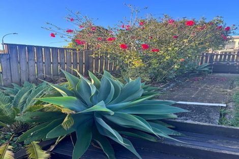 Photo of property in 36 Ellesmere Crescent, Pakuranga Heights, Auckland, 2010