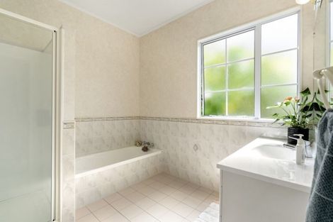 Photo of property in 8 Calman Place, Chatswood, Auckland, 0626