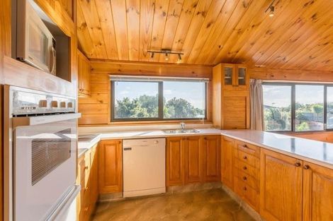 Photo of property in 6 Frimley Terrace, Waikanae Beach, Waikanae, 5036