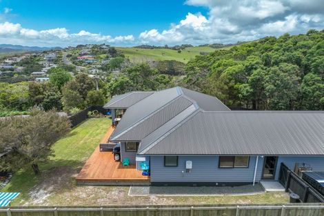 Photo of property in 24 Dudley Crescent, Cable Bay, 0420