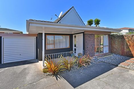 Photo of property in 2/16 Archmillen Avenue, Pakuranga Heights, Auckland, 2010