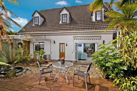 Photo of property in 84 Grassmere Road, Henderson Valley, Auckland, 0612