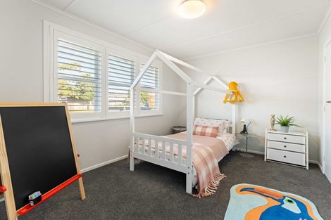 Photo of property in 24 Cobham Crescent, Kelston, Auckland, 0602