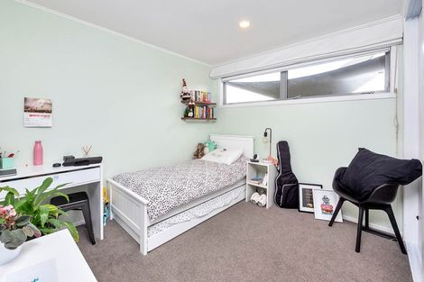 Photo of property in 1/9 Wharf Road, Te Atatu Peninsula, Auckland, 0610