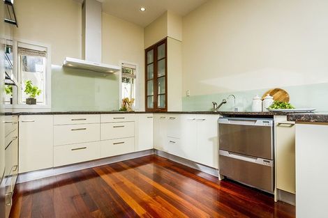 Photo of property in 25 Ocean View Road, Milford, Auckland, 0620