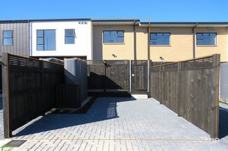 Photo of property in 18 Manarini Road, Westgate, Auckland, 0614