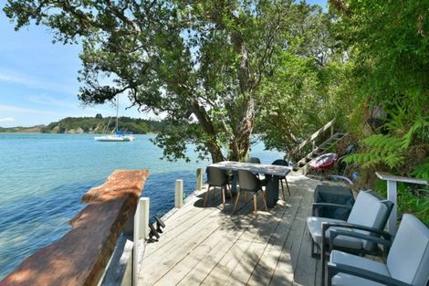 Photo of property in 254 Wade River Road, Wade Heads, Whangaparaoa, 0932
