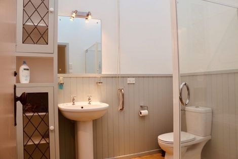 Photo of property in 122 The Parade, Island Bay, Wellington, 6023