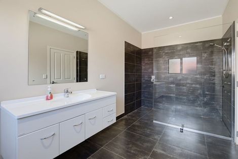 Photo of property in 74 Avon Road, Pokeno, 2471