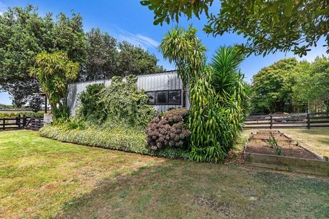 Photo of property in 37 Whiriwhiri Road, Waiuku, 2682