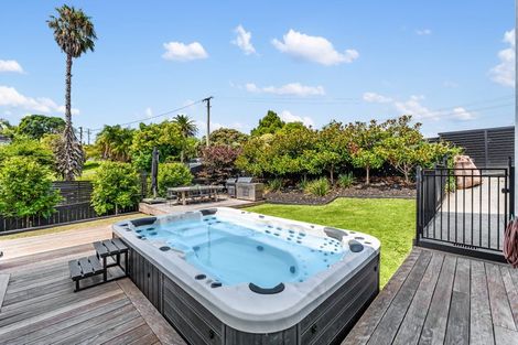 Photo of property in 16 Rewi Street, Torbay, Auckland, 0630