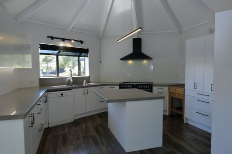 Photo of property in 3 Nugget Grove, Raumati Beach, Paraparaumu, 5032