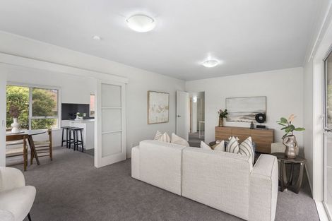 Photo of property in 2/218 East Coast Road, Forrest Hill, Auckland, 0620