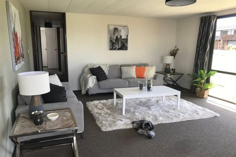 Photo of property in 1/4 Hanson Place, West Harbour, Auckland, 0618