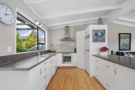 Photo of property in 30 Irwin Place, Kinloch, Taupo, 3377