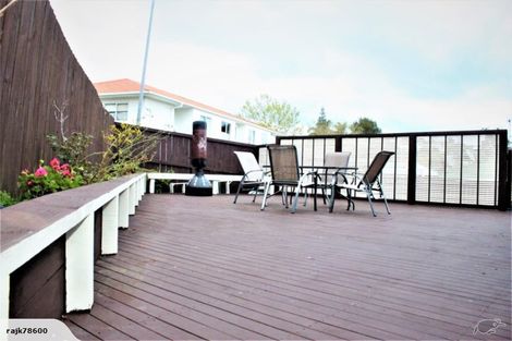 Photo of property in 1/49 Sungrove Rise, Sunnyvale, Auckland, 0612