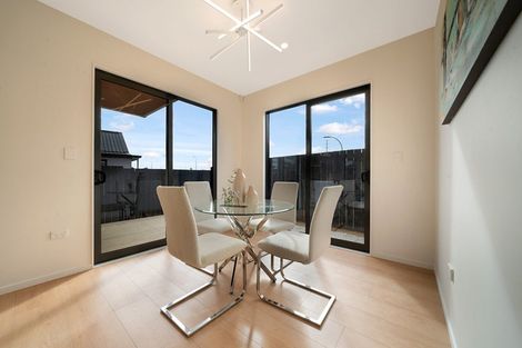 Photo of property in 53 Meadowood Drive, Unsworth Heights, Auckland, 0632