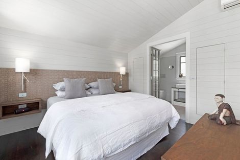 Photo of property in 20 Seabreeze Road, Narrow Neck, Auckland, 0624