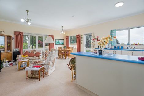 Photo of property in 10 Tui Glen Drive, Levin, 5571