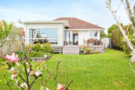 Photo of property in 31 Vodanovich Road, Te Atatu South, Auckland, 0610