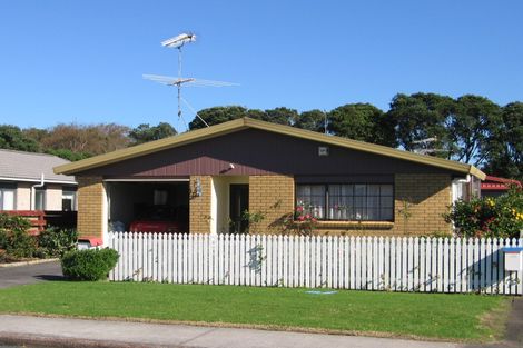 Photo of property in 2/10 Elizabeth Street, Orewa, 0931