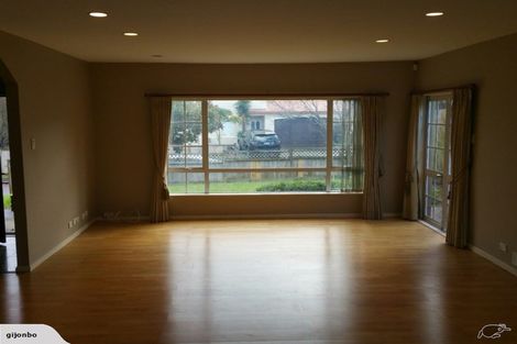 Photo of property in 1/1 Stoneleigh Court, Sunnynook, Auckland, 0632