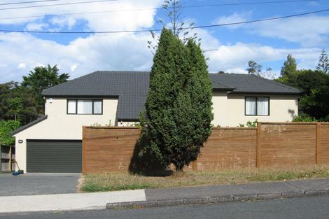 Photo of property in 124 Cliff Drive, Green Bay, Auckland, 0604