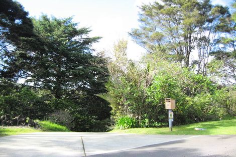 Photo of property in 25a Rauhuia Crescent, Parau, Auckland, 0604