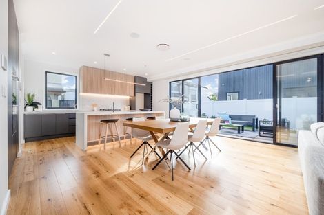 Photo of property in 15a The Parade, Bucklands Beach, Auckland, 2012